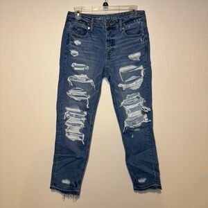 💫2/$10💫 AE Tomgirl Destroyed Medium Wash Button Fly Jeans Raw Hem 4 Reg